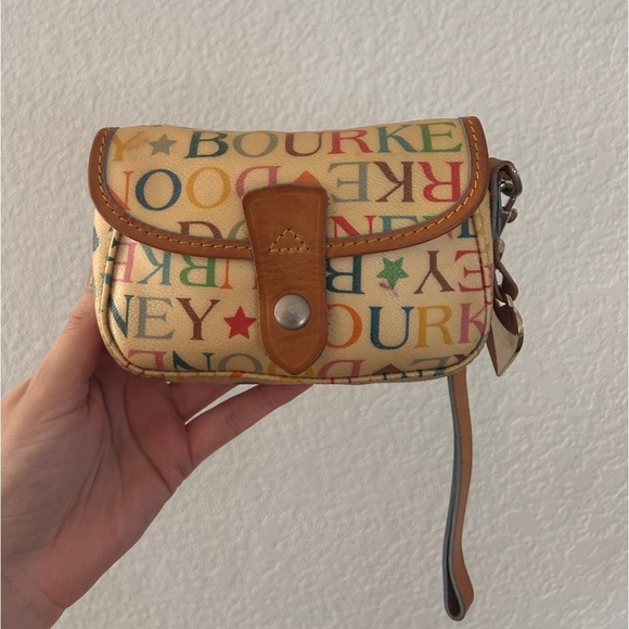 Dooney & Bourke Vintage Wristlet- EUC - Picture 1 of 15